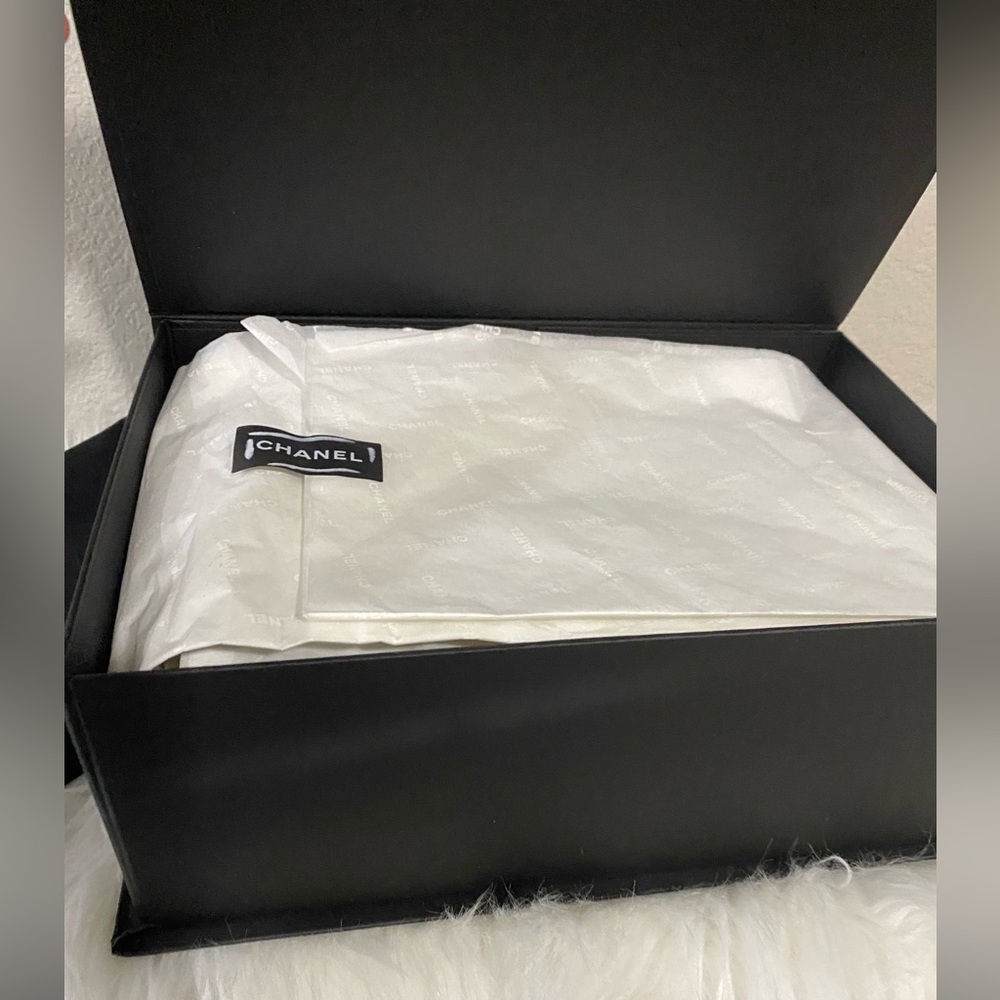 Chanel Le Boy Medium - Caviar - Picture 7 of 17